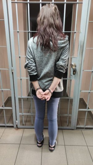 31 -latka z podwójnym zakazem sądowym i pod wpływem amfetaminy zatrzymana w pościgu policyjnym