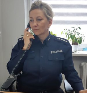 Kamiennogórska policja apeluje „Seniorze nie daj się oszukać”. Skorzystaj z linku w komunikacie i dowiedz się o zasadach bezpieczeństwa.