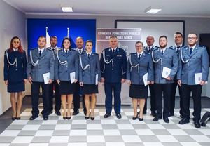 Policjanci w umundurowaniu wyjściowym