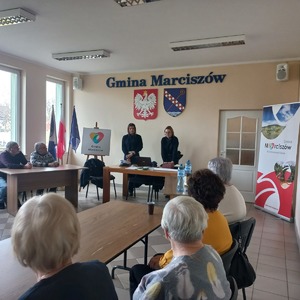 policjantki na spotkaniu z seniorami