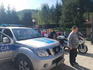 Policjanci z wizytą w Domu Pomocy Społecznej w Szarocinie