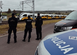 AKCJA „RAIL ACTION WEEK (RAW)” – Wspólne działania kamiennogórskiej Policji ze Strażą Ochrony Kolei