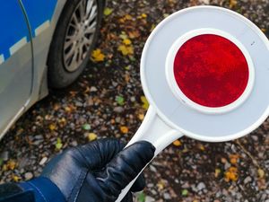 Bez uprawnień i poszukiwany