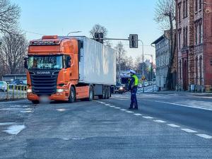 Pojazdy ciężarowe pod lupą kamiennogórskich i wałbrzyskich policjantów