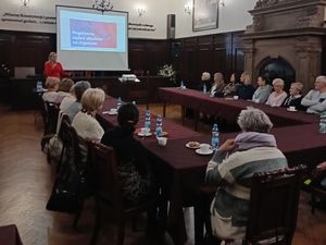 "Senior w bezpiecznym świecie: uzależnienia i bezpieczeństwo" – ważne spotkanie w Kamiennej Górze!