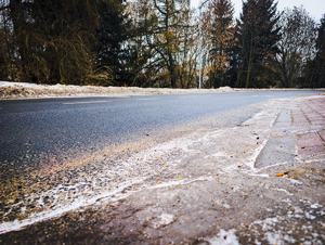 Uwaga! Gołoledź! Apelujemy o ostrożność!