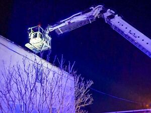 Poszukiwany obezwładniony na dachu przez kamiennogórskich policjantów