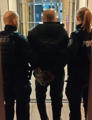 Płacił za zakupy skradzioną kartą bankomatową.