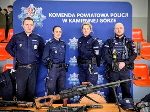 Kamiennogórscy policjanci na dniu otwartym w ZSZiO