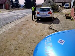 Wpadł podczas kontroli drogowej – miał zakaz, pojazd niedopuszczony do ruchu, a na terenie Polski przebywał nielegalnie