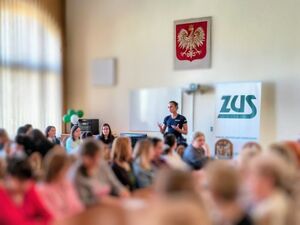 Postępowanie w sytuacji zagrożenia – kamiennogórska policjantka szkoliła pracowników ZUS